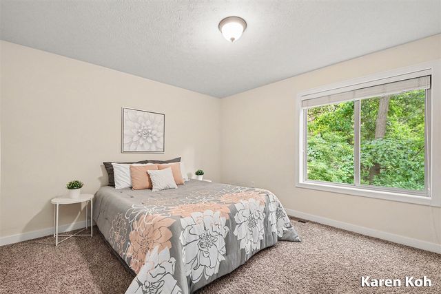 4521 Burton Forest Court, Grand Rapids, MI 49546