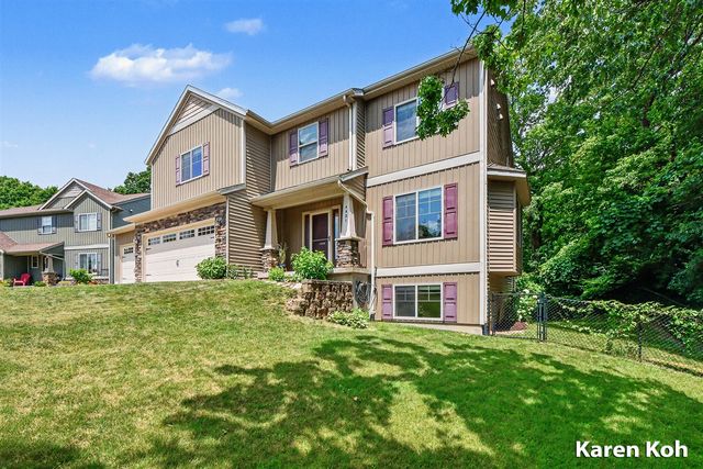 4521 Burton Forest Court, Grand Rapids, MI 49546