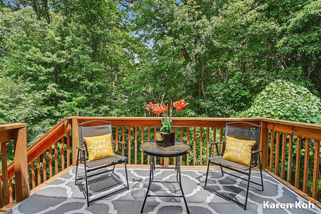 4521 Burton Forest Court, Grand Rapids, MI 49546
