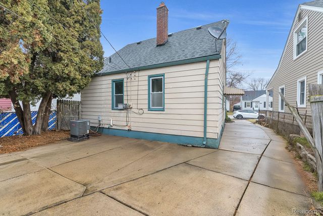 1133 Mill Street, Lincoln Park, MI 48146