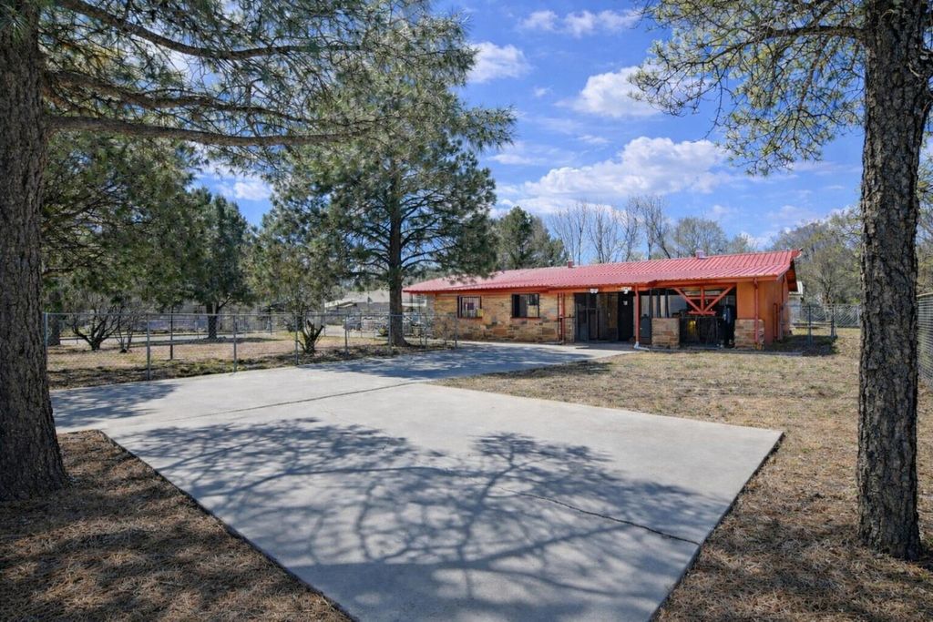 Image 3 of property listing at 112 Silva Avenue, Las Vegas, NM 87701