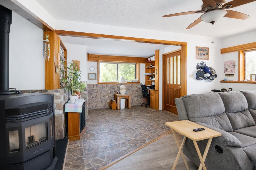 Image 6 of property listing at 112 Silva Avenue, Las Vegas, NM 87701