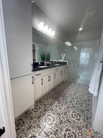 1220 Diamondhead Drive, Canyon Lake, TX 78133