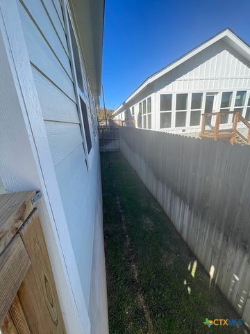 1220 Diamondhead Drive, Canyon Lake, TX 78133
