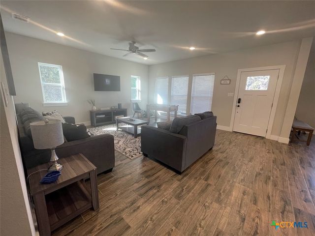 1220 Diamondhead Drive, Canyon Lake, TX 78133