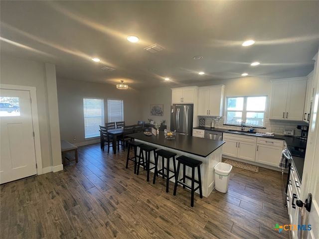 1220 Diamondhead Drive, Canyon Lake, TX 78133