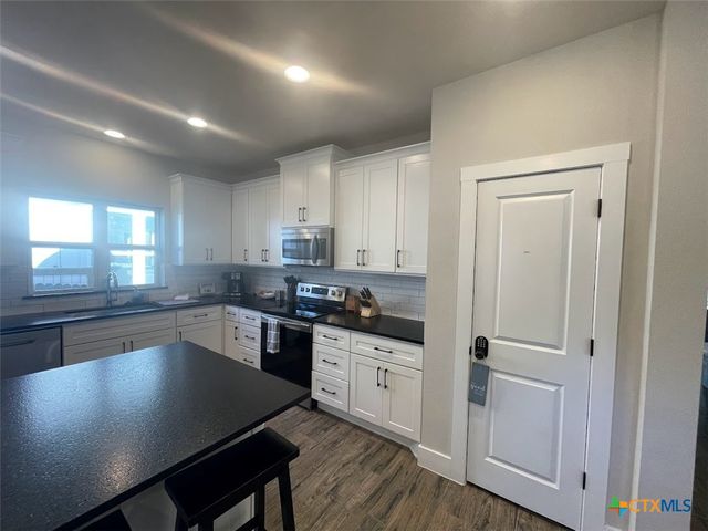 1220 Diamondhead Drive, Canyon Lake, TX 78133