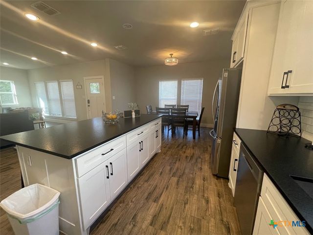 1220 Diamondhead Drive, Canyon Lake, TX 78133