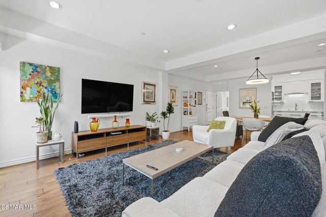1410 N Curson Avenue 202, West Hollywood, CA 90046