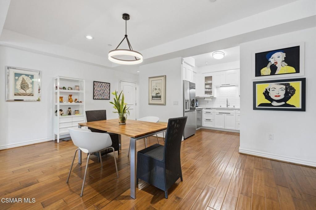 Image 11 of property listing at 1410 N Curson Avenue 202, Los Angeles, CA 90046