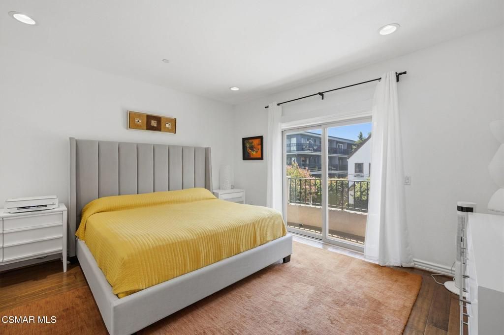 Image 19 of property listing at 1410 N Curson Avenue 202, Los Angeles, CA 90046