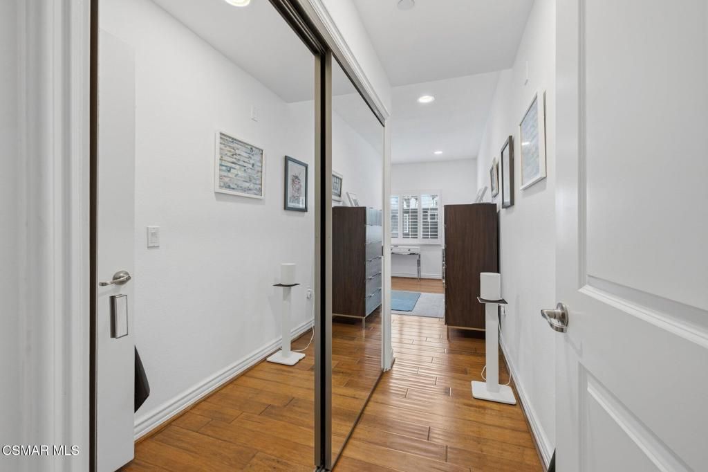 Image 21 of property listing at 1410 N Curson Avenue 202, Los Angeles, CA 90046
