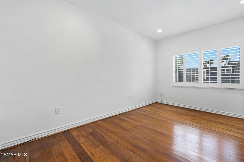 Image 22 of property listing at 1410 N Curson Avenue 202, Los Angeles, CA 90046