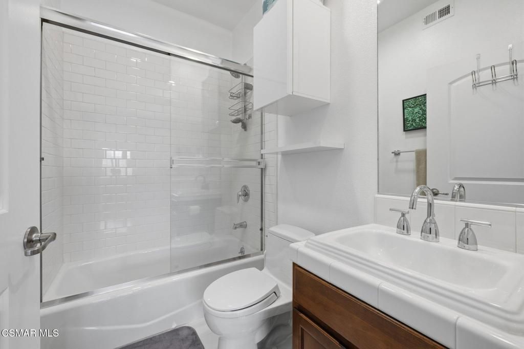 Image 24 of property listing at 1410 N Curson Avenue 202, Los Angeles, CA 90046