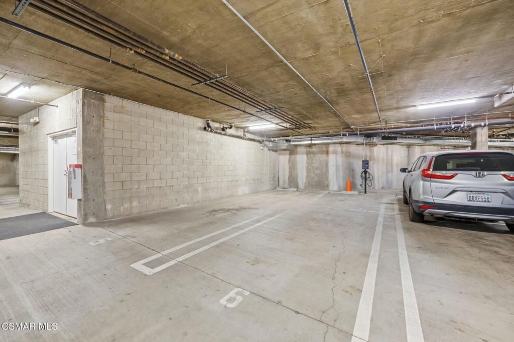Image 26 of property listing at 1410 N Curson Avenue 202, Los Angeles, CA 90046