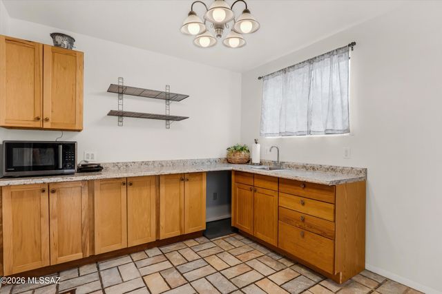 7855 N Northern Avenue, Tucson, AZ 85704