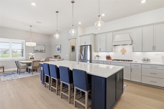 5011 STONEY POINT GLEN, Lakewood Ranch, FL 34211