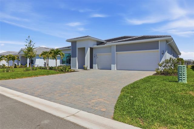 5011 STONEY POINT GLEN, Lakewood Ranch, FL 34211