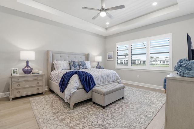 5011 STONEY POINT GLEN, Lakewood Ranch, FL 34211