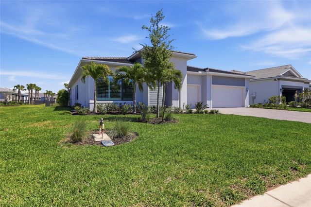 5011 STONEY POINT GLEN, Lakewood Ranch, FL 34211