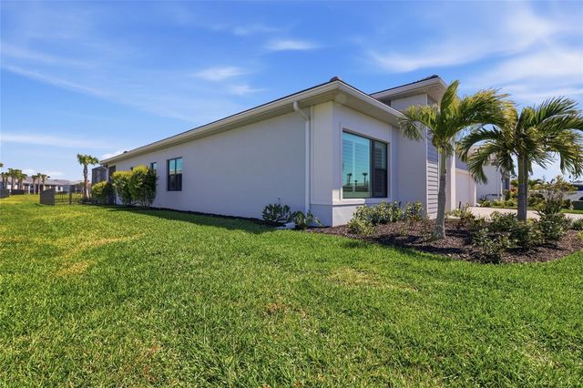 5011 STONEY POINT GLEN, Lakewood Ranch, FL 34211