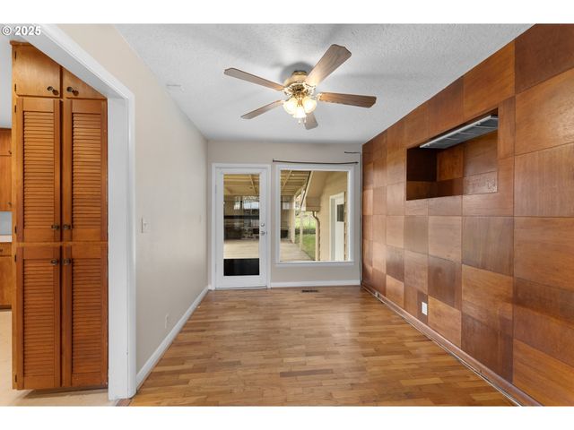 1740 Nw LYNWOOD St, Roseburg, OR 97471