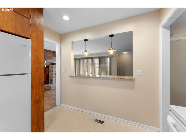 1740 Nw LYNWOOD St, Roseburg, OR 97471