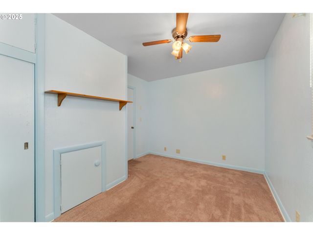 1740 Nw LYNWOOD St, Roseburg, OR 97471