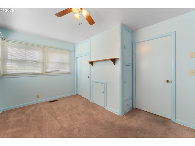 1740 Nw LYNWOOD St, Roseburg, OR 97471