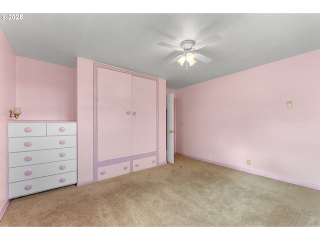 1740 Nw LYNWOOD St, Roseburg, OR 97471