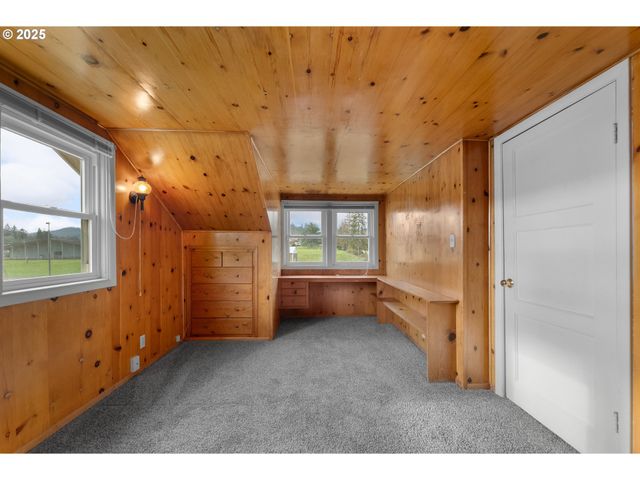 1740 Nw LYNWOOD St, Roseburg, OR 97471