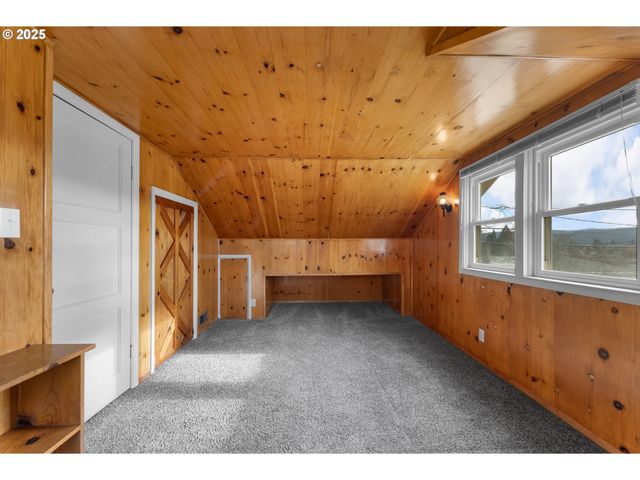 1740 Nw LYNWOOD St, Roseburg, OR 97471