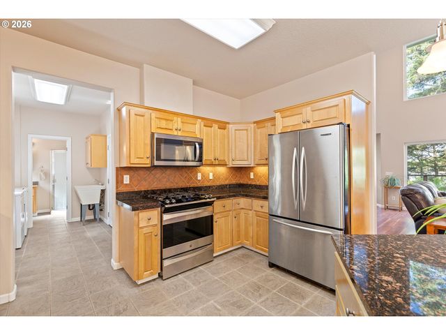 5220 Sw NEAL Ave, Waldport, OR 97394