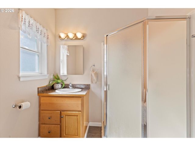 5220 Sw NEAL Ave, Waldport, OR 97394