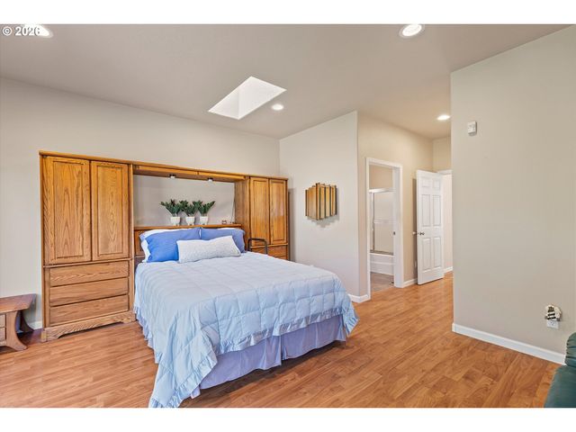 5220 Sw NEAL Ave, Waldport, OR 97394