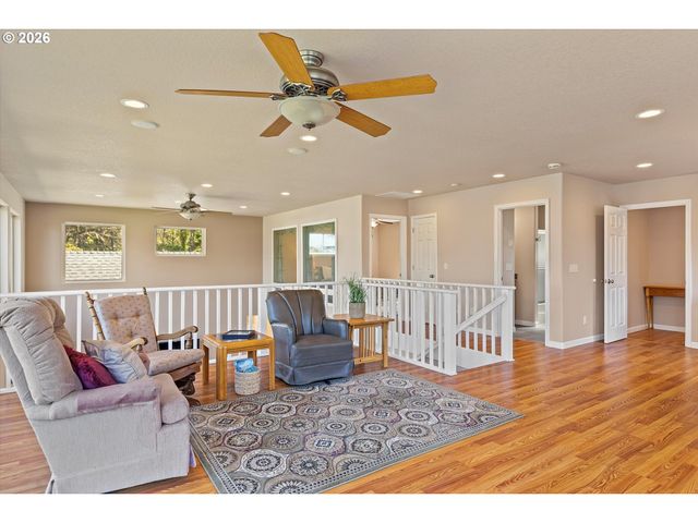 5220 Sw NEAL Ave, Waldport, OR 97394