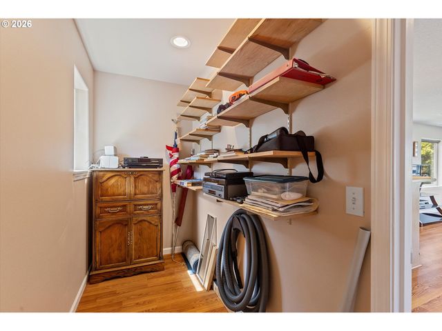 5220 Sw NEAL Ave, Waldport, OR 97394