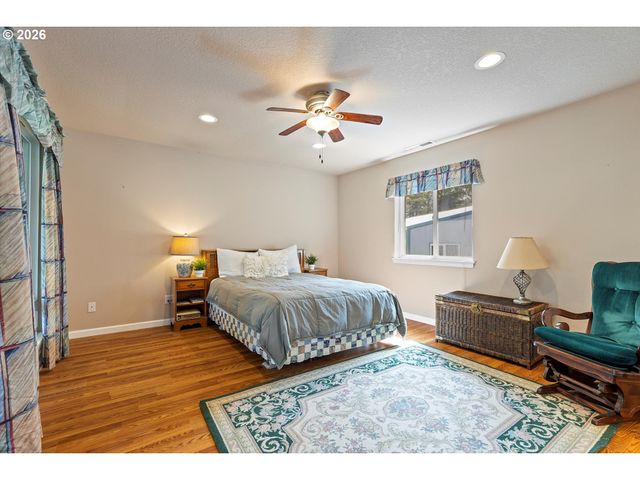 5220 Sw NEAL Ave, Waldport, OR 97394