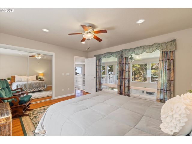 5220 Sw NEAL Ave, Waldport, OR 97394