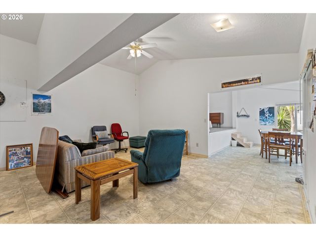 5220 Sw NEAL Ave, Waldport, OR 97394