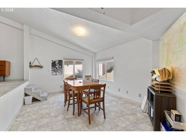 5220 Sw NEAL Ave, Waldport, OR 97394