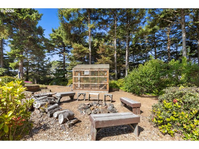 5220 Sw NEAL Ave, Waldport, OR 97394