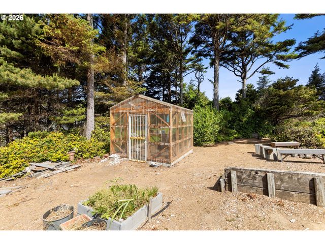 5220 Sw NEAL Ave, Waldport, OR 97394