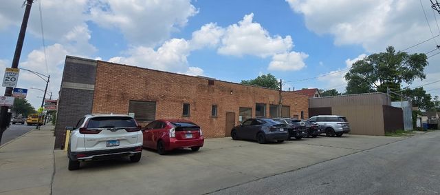 4220 W Montrose Avenue, Chicago, IL 60641