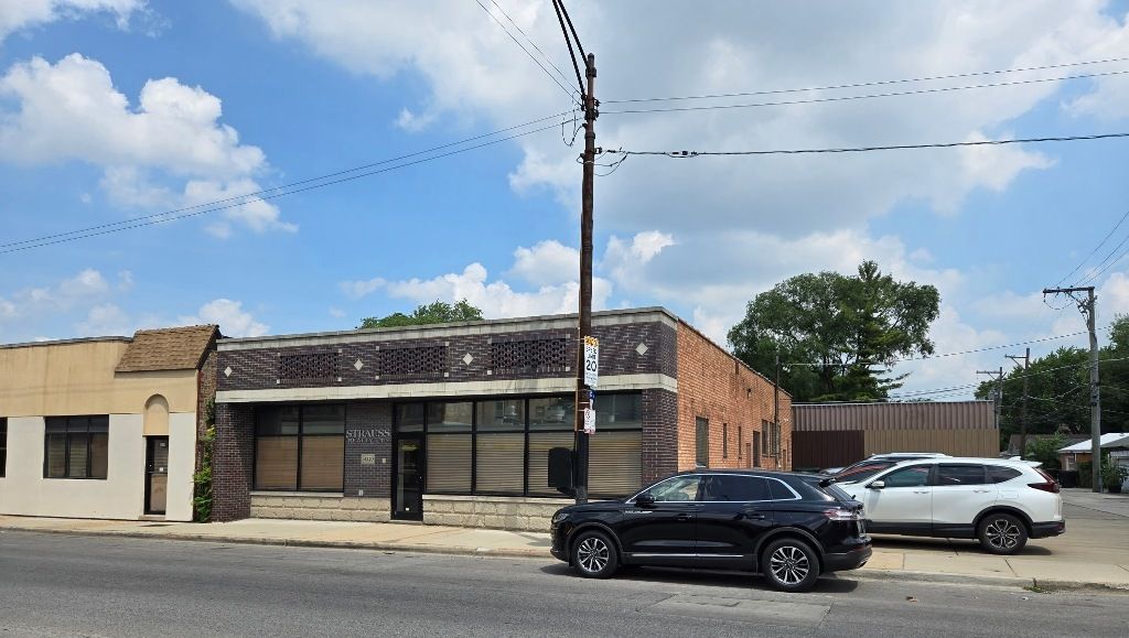 4220 W Montrose Avenue, Chicago, IL 60641
