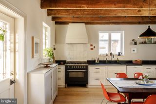 8139 SHAWNEE ST, Philadelphia, PA 19118