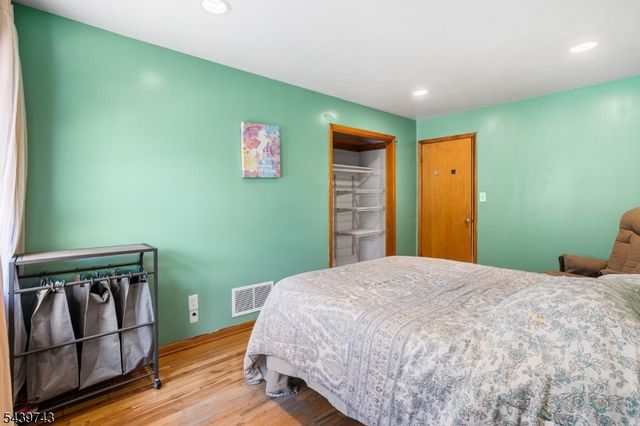 88 Tall Oaks Dr, East Brunswick Twp., NJ 08816