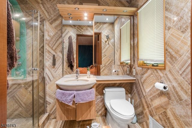 88 Tall Oaks Dr, East Brunswick Twp., NJ 08816