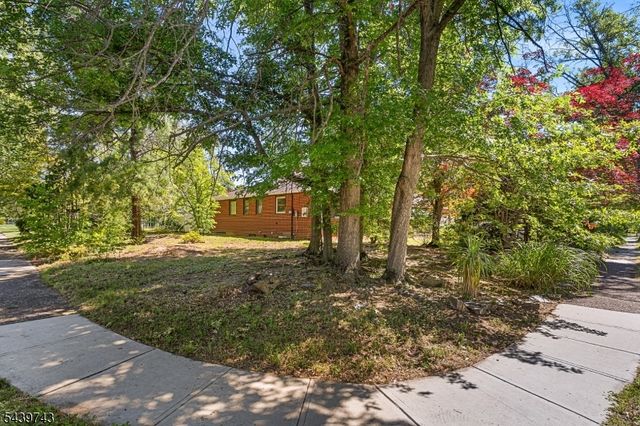 88 Tall Oaks Dr, East Brunswick Twp., NJ 08816