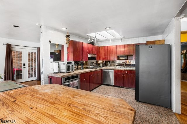88 Tall Oaks Dr, East Brunswick Twp., NJ 08816